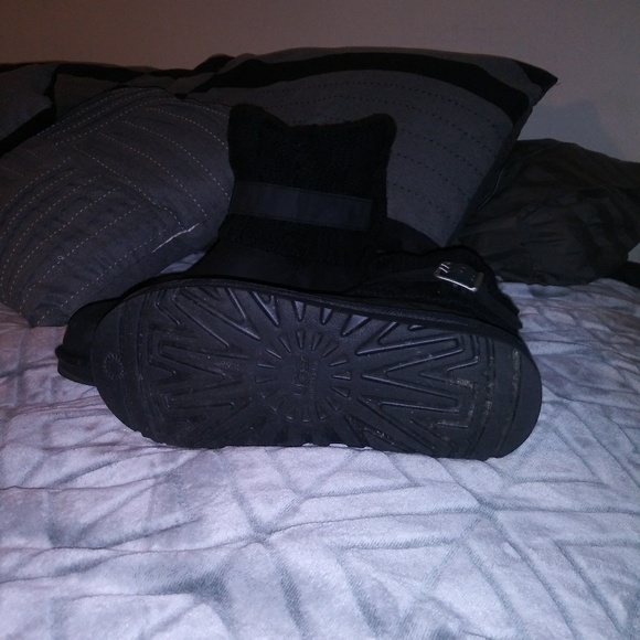 UGG Boots - Picture 2 of 4